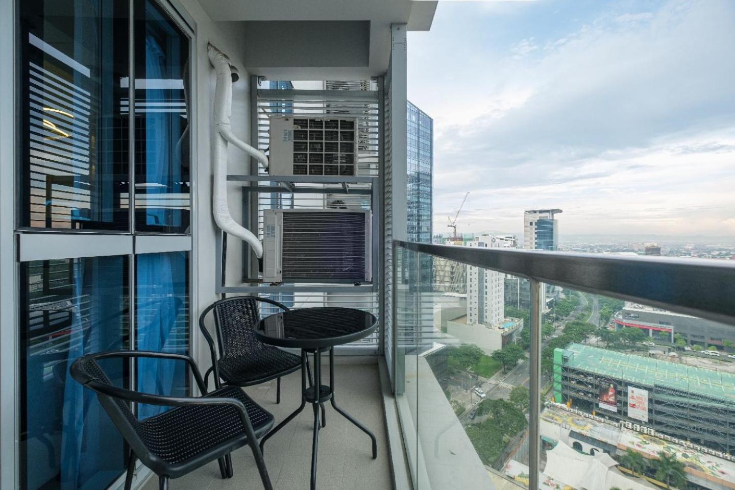 Uptown Parksuites Apartments Tower 2 Bgc By Ph Staycation Manila Kültér fotó